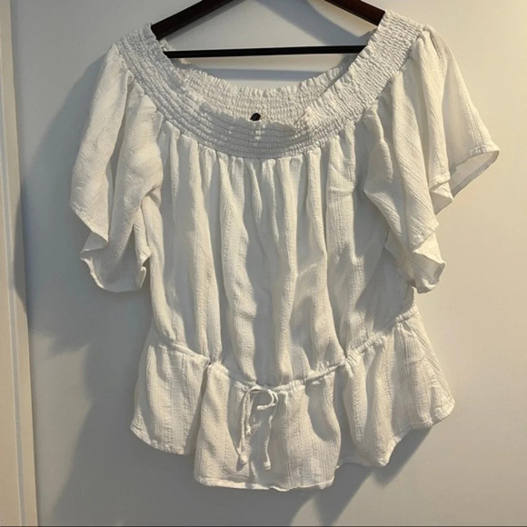 Abercrombie & Fitch Tops - Top on shoulder elastic smocks  XL white short Abercrombie adjustable link size